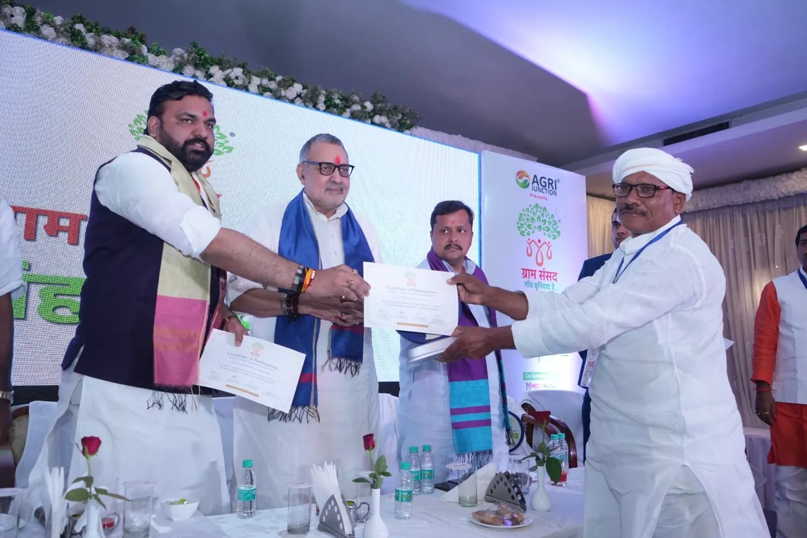 बिहार चैप्टर में एक मुखिया को प्रमाण पत्र