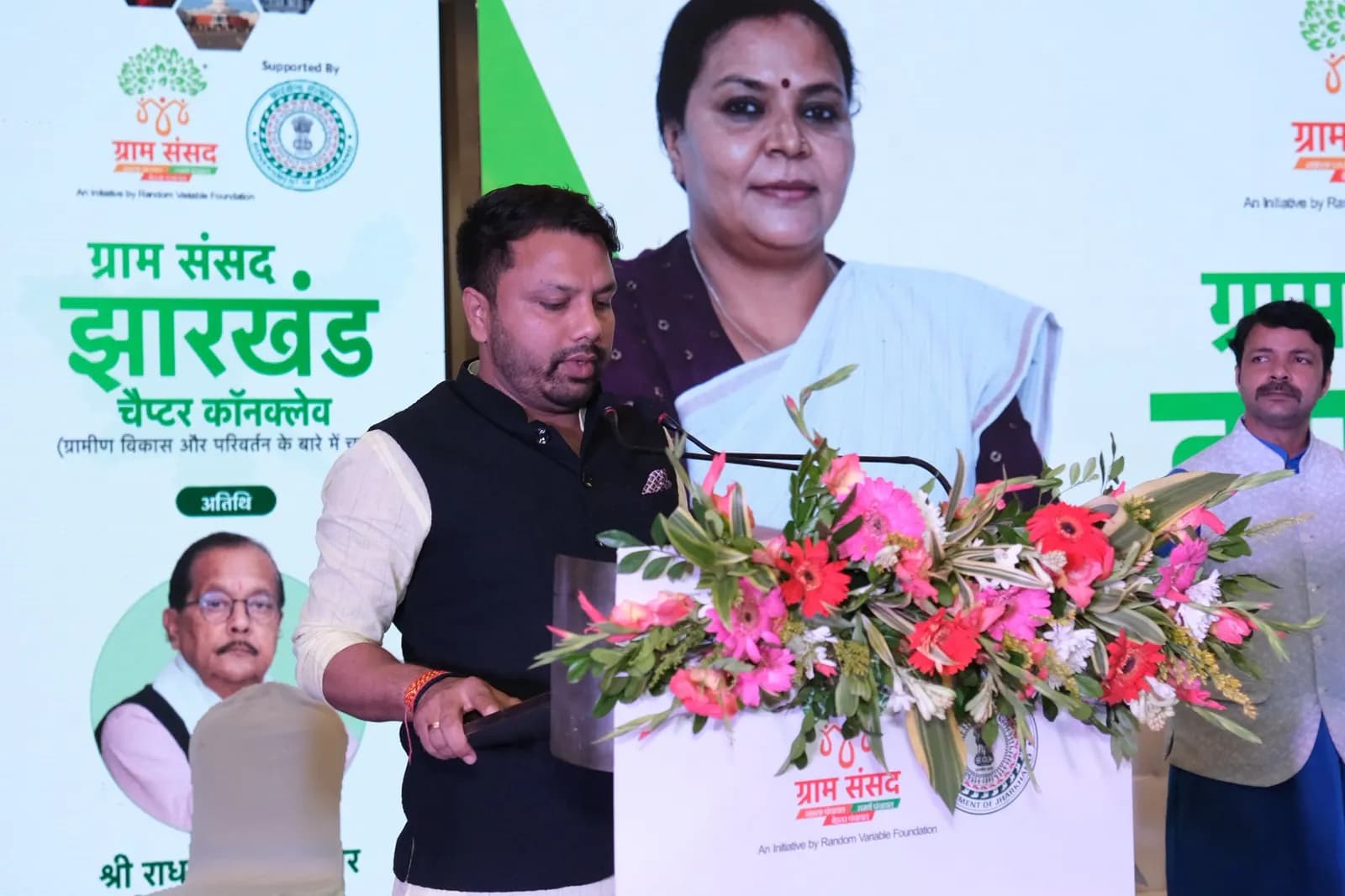 झारखंड सम्मेलन में दीप प्रज्वलित करते अतिथि