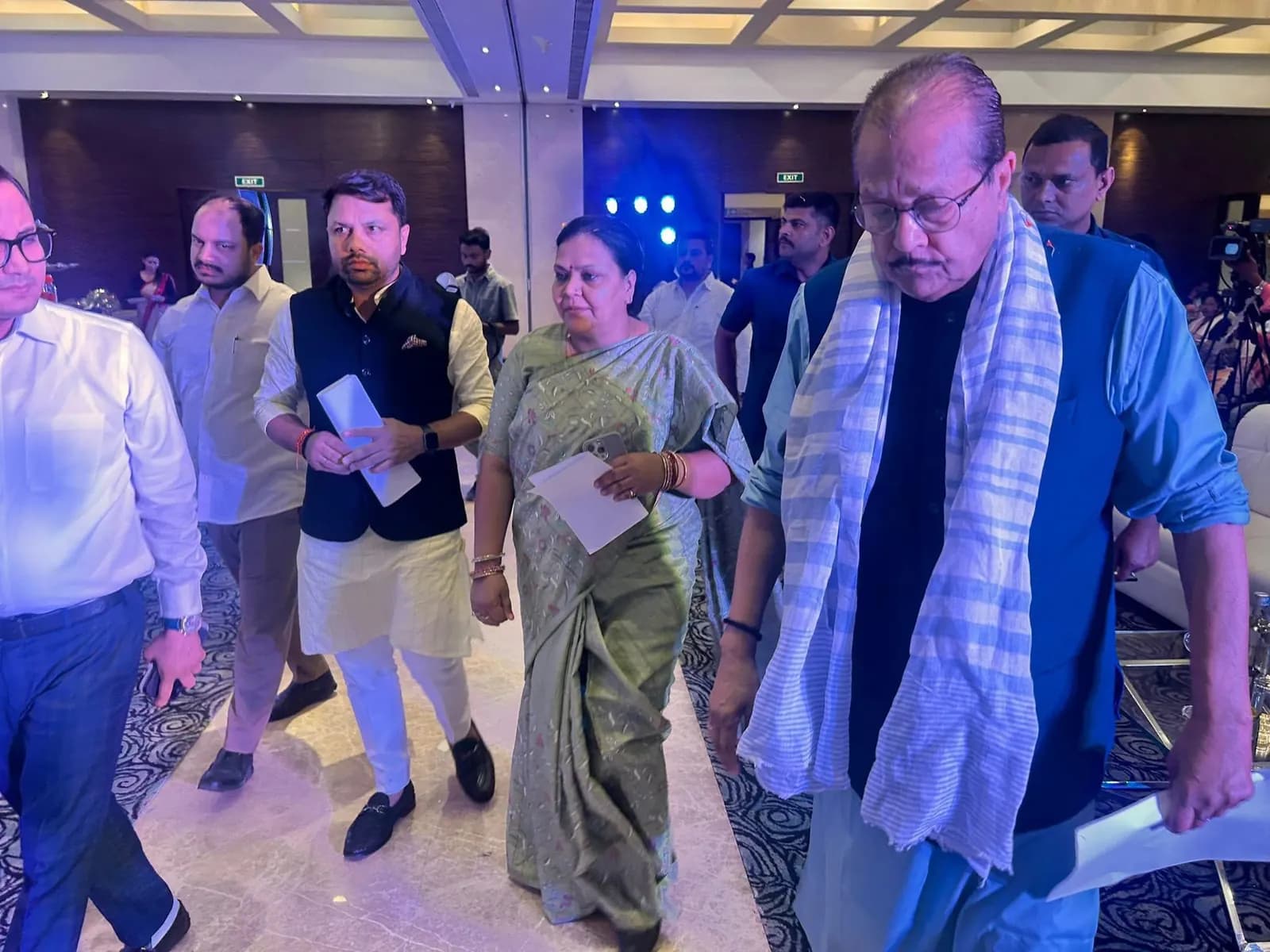 ग्राम संसद झारखंड सम्मेलन में पहुँचते गणमान्य अतिथि