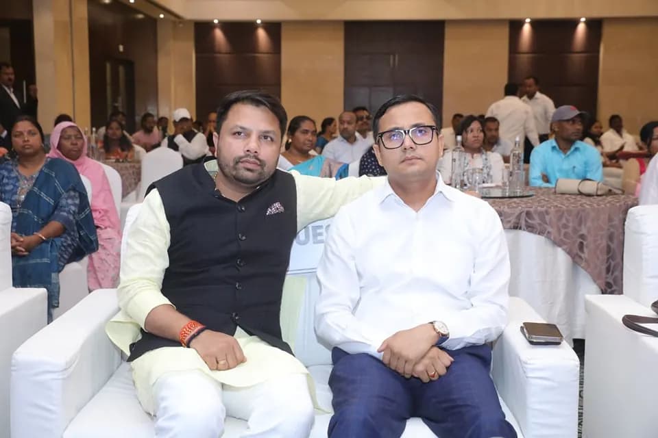 झारखंड सम्मेलन में बातचीत करते अतिथि