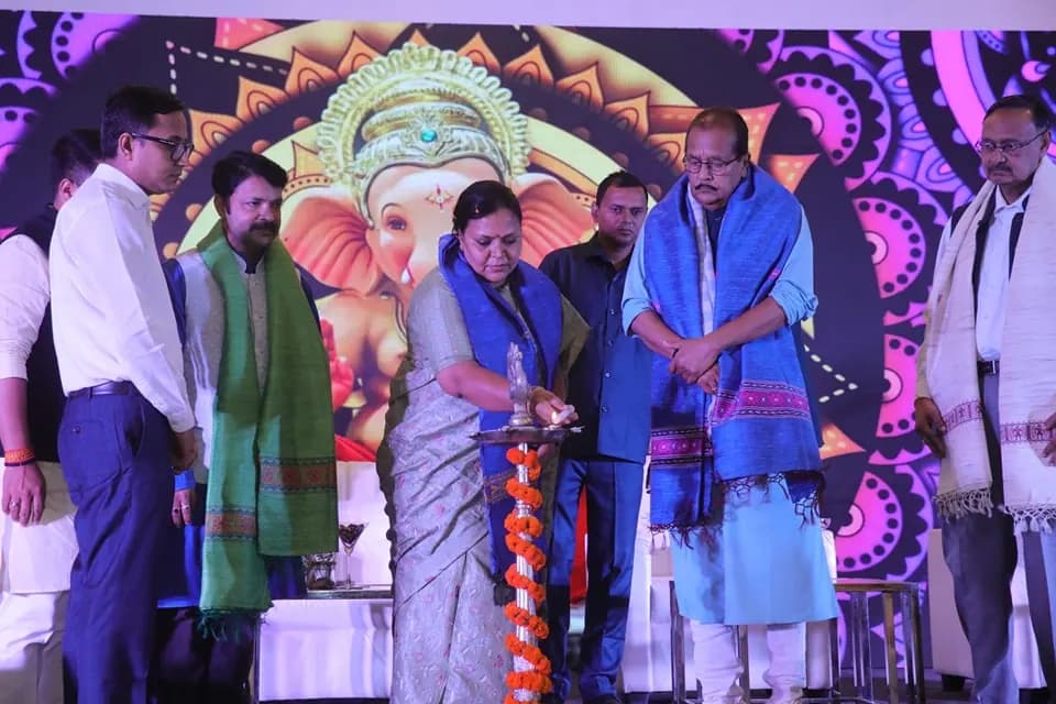 झारखंड सम्मेलन में दीप प्रज्वलन